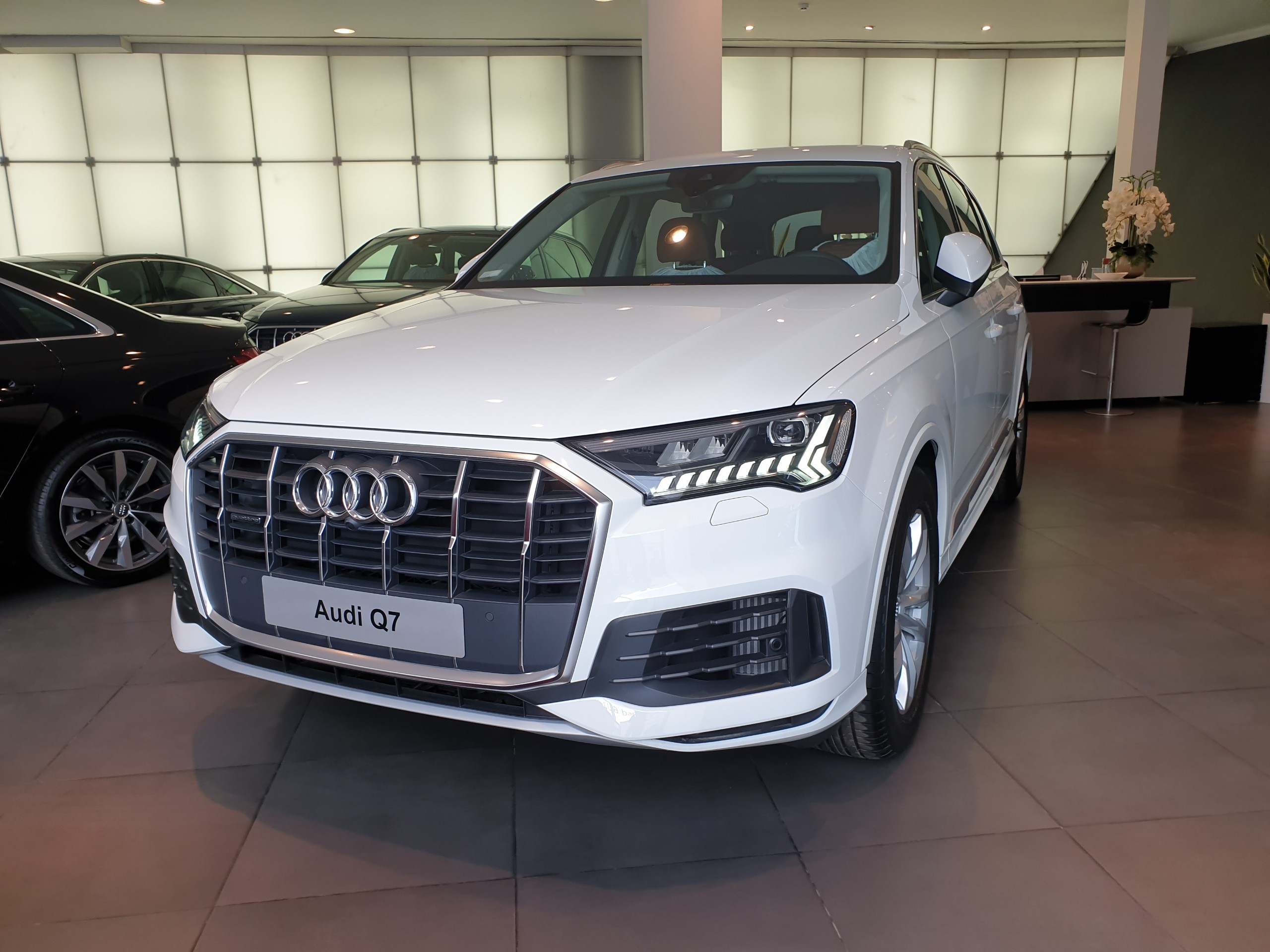 1 Đánh giá xe Audi Q7 Giá tham khảo thông số kỹ thuật 2023 #8 1 Đánh giá xe Audi Q7 Giá tham khảo thông số kỹ thuật 2023